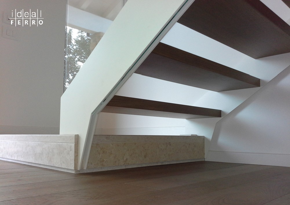 Scala rivestita in rovere con nodi ~ canlic for . Ispirazioni Vetro Scala