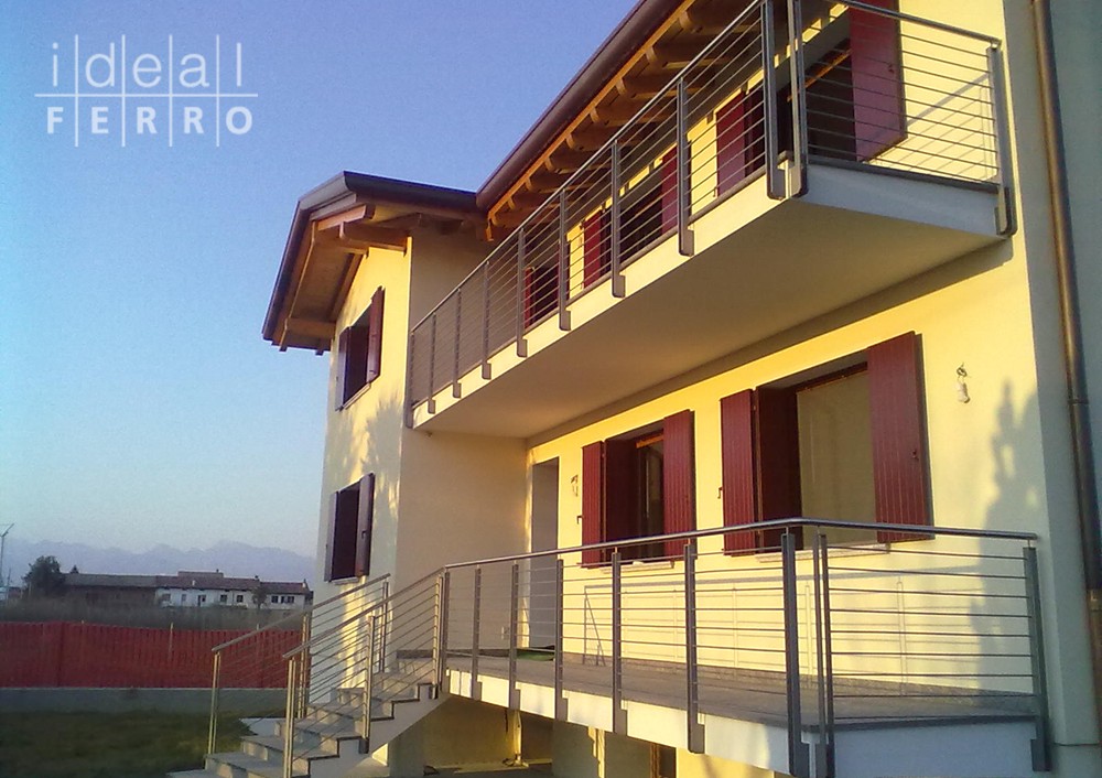 Ringhiera con lame tagliate al laser