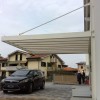 Pergola a sbalzo con tiranti e policarbonato