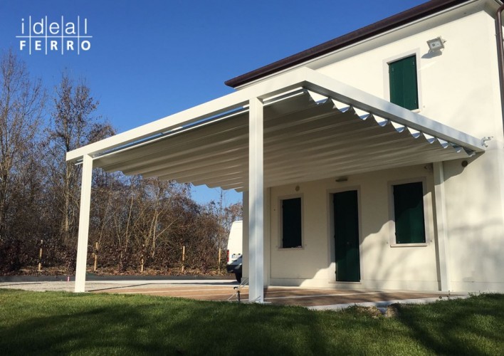 Pergola a 4 colonne con telo in pvc