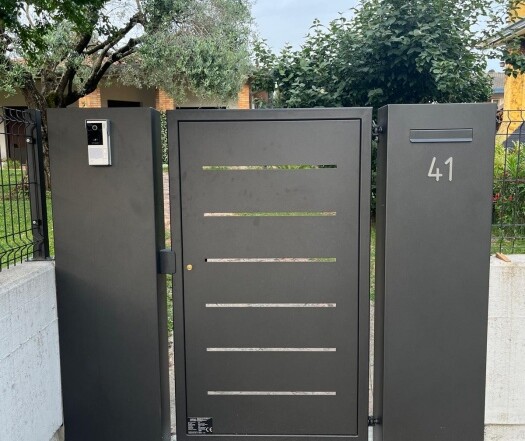 cancello d'ingresso pedonale