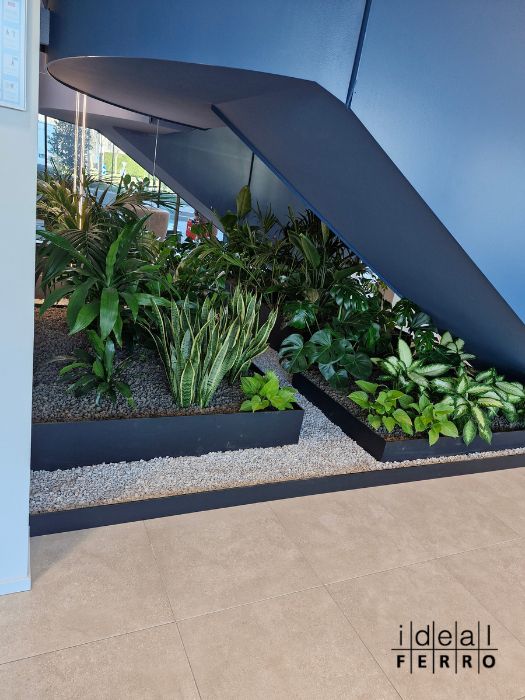 Set di fioriere moderne in ferro