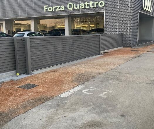 Cancello e ringhiera per una concessionaria Audi