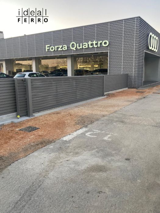 Cancello e ringhiera per una concessionaria Audi