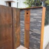 cancello in corten con rivestimento del muro esistente