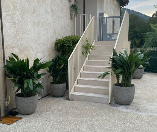 parapetto e pensilina in ferro verniciato e zincato