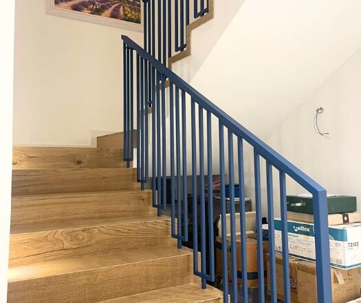 parapetto in ferro blu