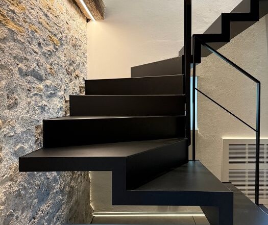 Scala Autoportante in Ferro Nero
